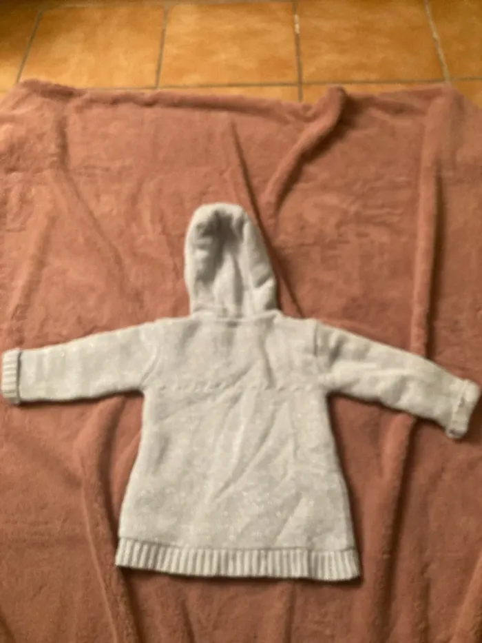 Manteau en fourrure grise pailletée - photo numéro 4