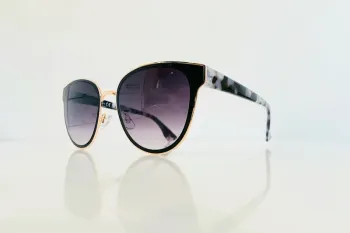 Lunette de soleil femme cats noire et dorée bras léopard uvprotection cat 3