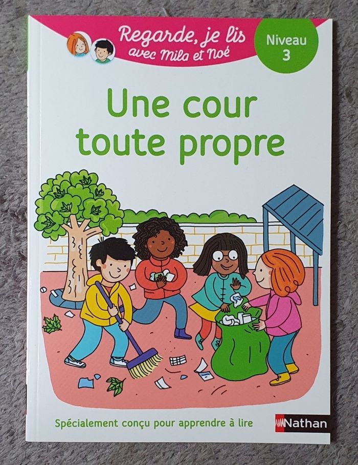 Livre "Une Cour toute propre" - Regarde, je lis avec Mila et Noé (CP Niveau 3) / Nathan
