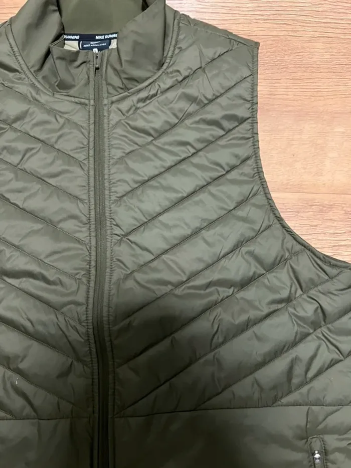 Veste sans manche Nike running vert kaki taille L - photo numéro 2