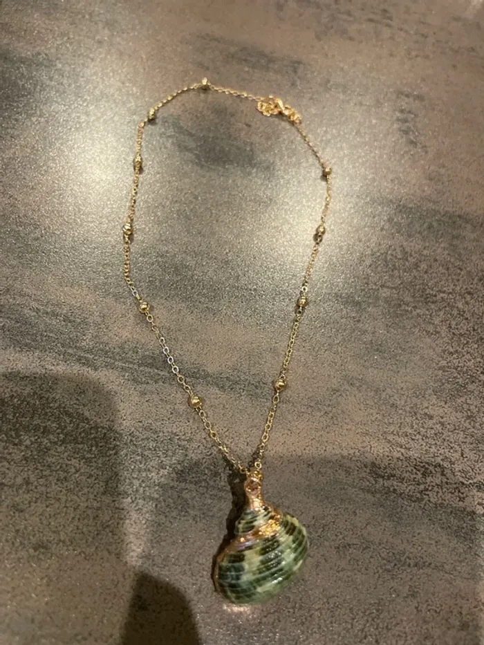 Chaîne pendentif coquillage