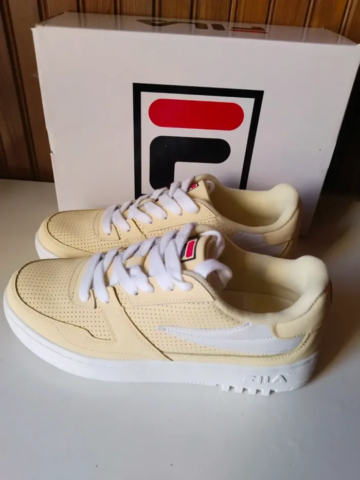 Jolie baskets femme de marque Fila pointure 41 - photo numéro 3