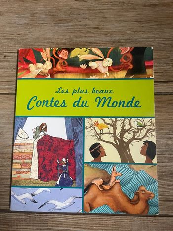 Livre Les Plus Beaux contes du Monde. Tbe