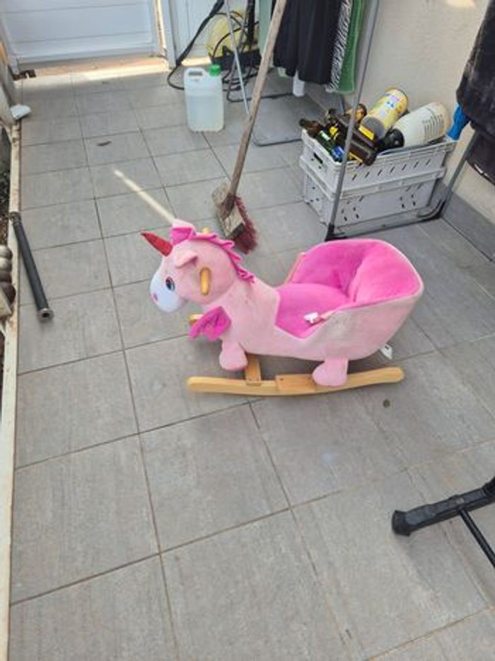 Licorne à bascule sonore