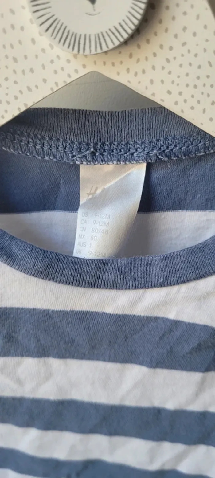 T-shirt manches courtes H&M 1 an - photo numéro 2
