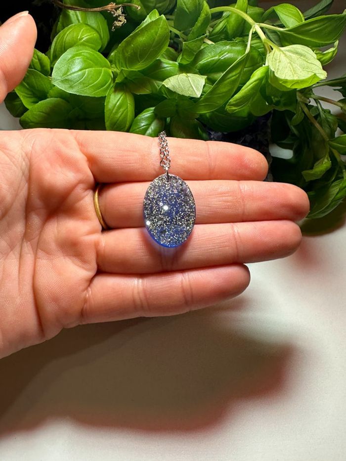 Pendentif grand arrondie en résine bleu et doré - photo numéro 9