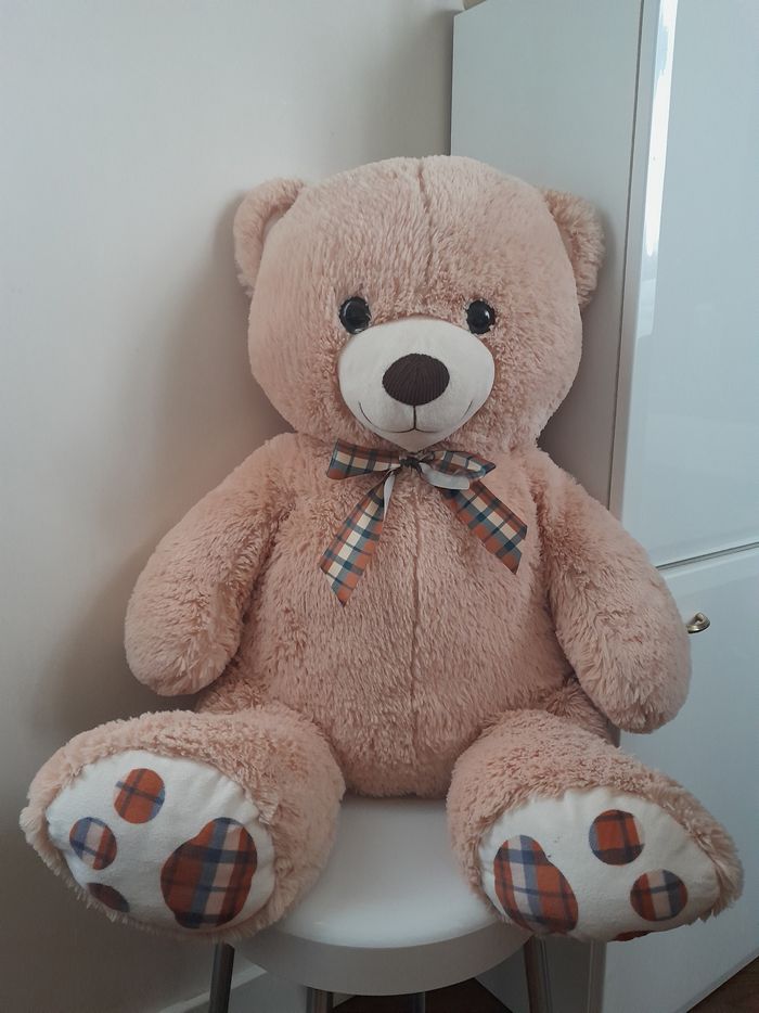 Grand ours en peluche
