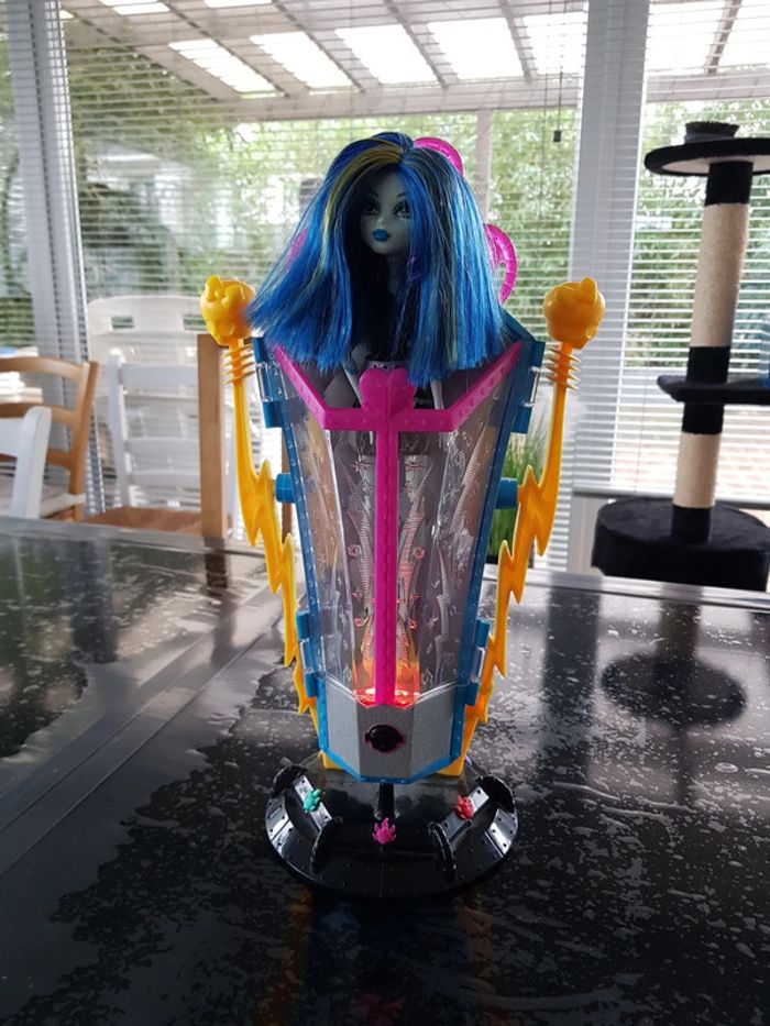 Poupée Monster high Frankie transformateur NEUF - photo numéro 3