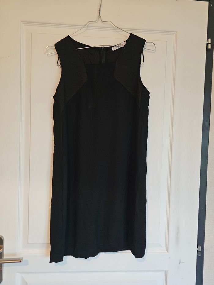 Robe noire droite