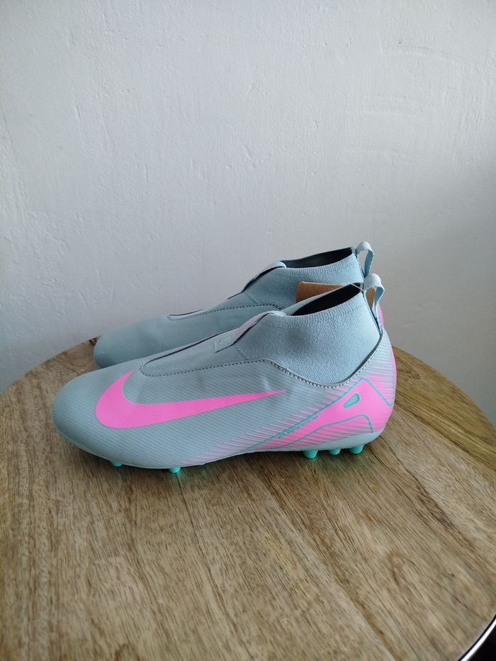 Crampons Nike T 36 - photo numéro 4