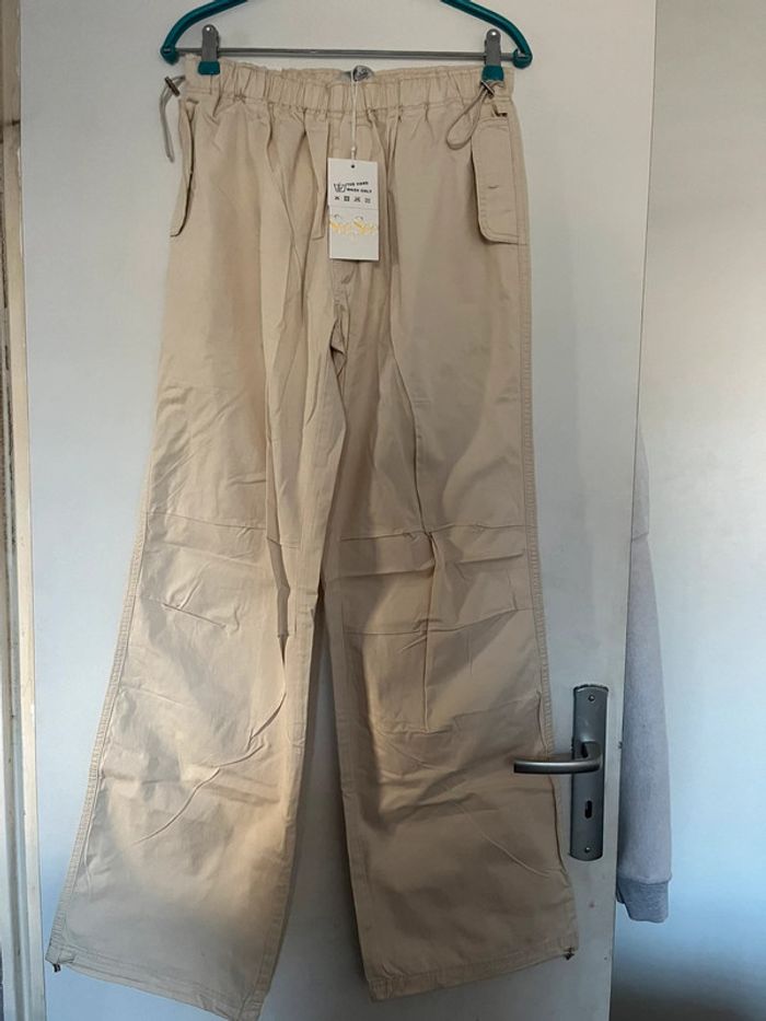 Pantalon baggy parachute beige taille 38 M