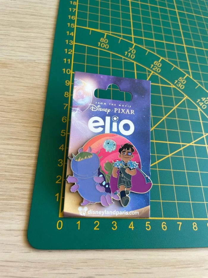 Pin's Disney Pixar Elio & Ami Extraterrestre - From the Movie - Disneyland Paris - photo numéro 3