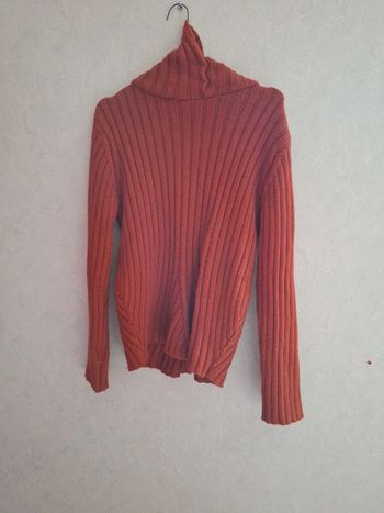 Pull col roulé brique