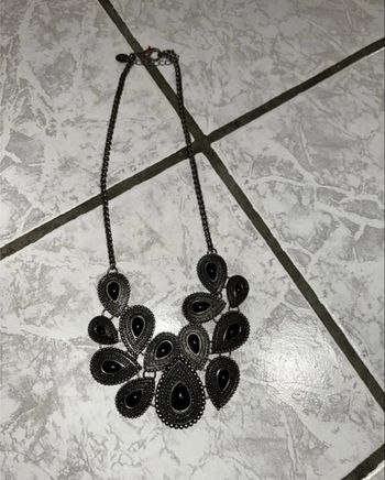 Collier argent et noir – Claire’s – Très bon état