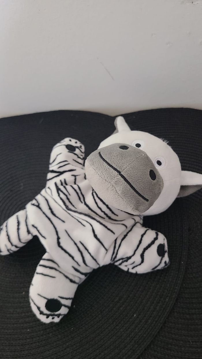 Doudou marionnette Zèbre noir blanc MAISONS DU MONDE - photo numéro 5