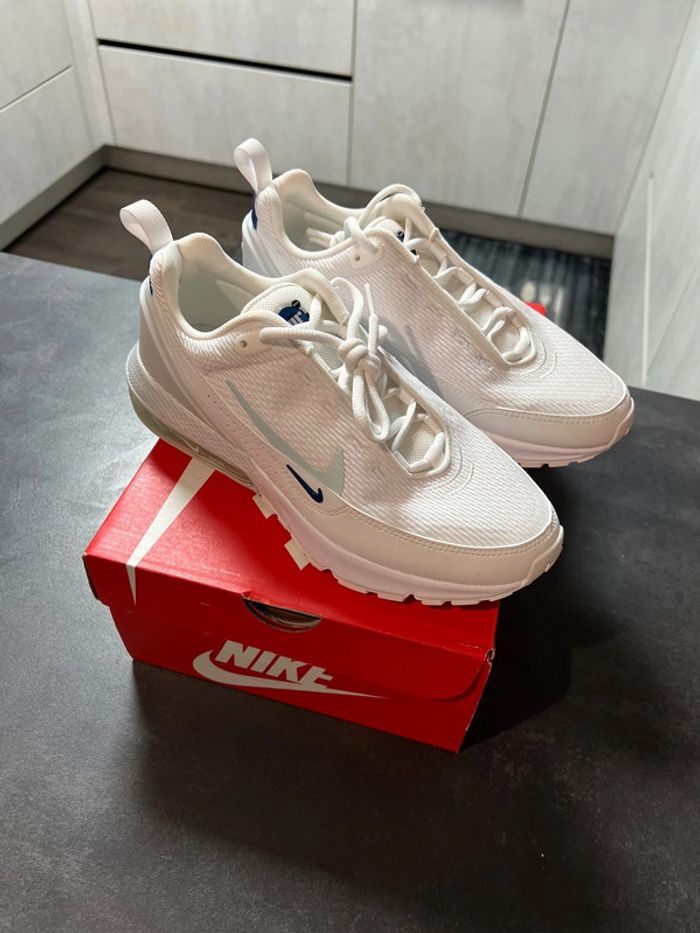 Basket Nike air Max pulse taille 38.5