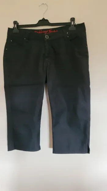 Pantacourt femme taille 44 marque la cible rouge