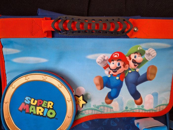 À vendre cartable mario - photo numéro 3