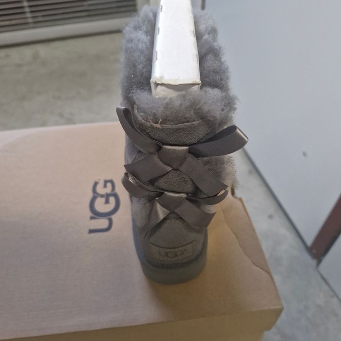 Ugg grise haute 2 nœuds - photo numéro 8