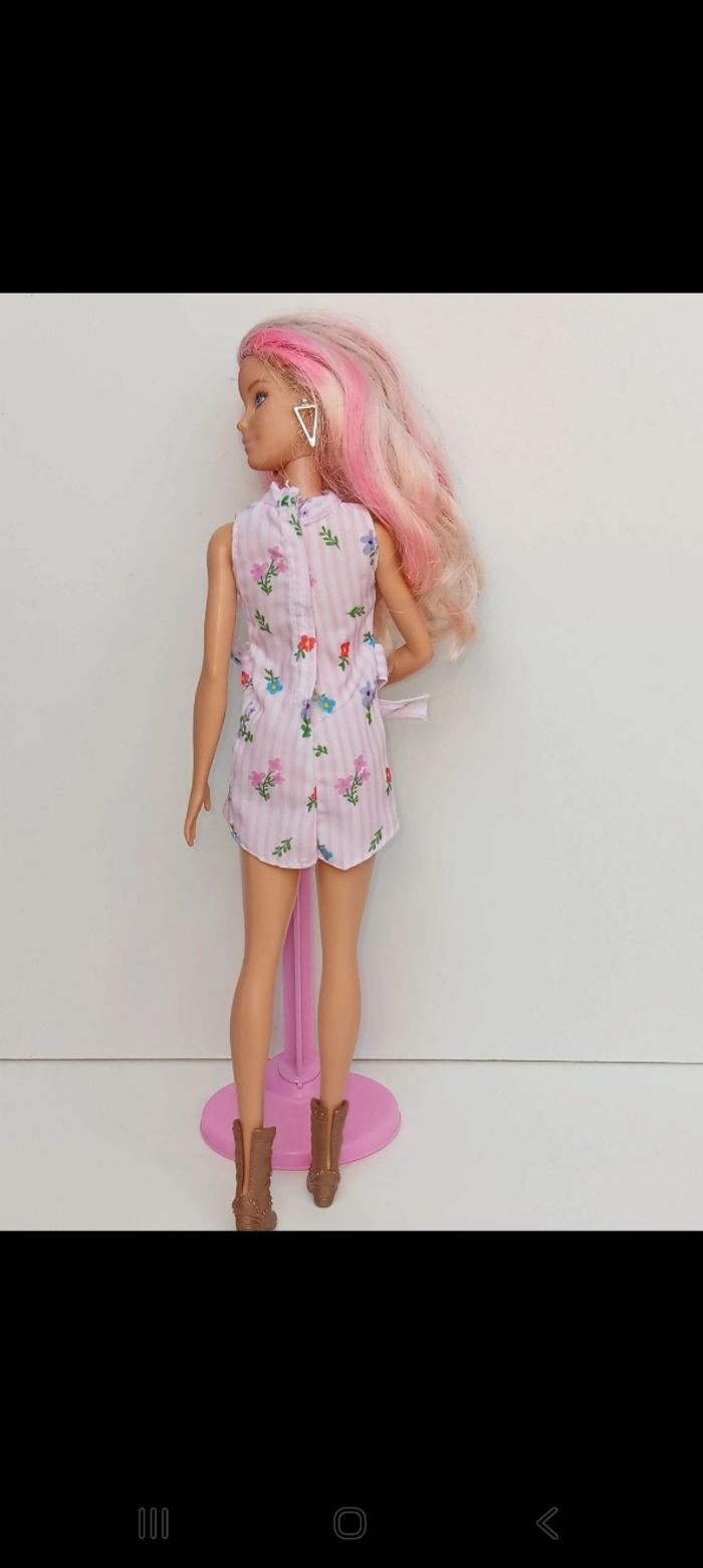 Poupée mattel Barbie Fashionistas 119 
Poupée et ensemble compris - photo numéro 5
