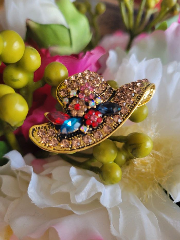 Broche chapeau aux fleurs 🌸