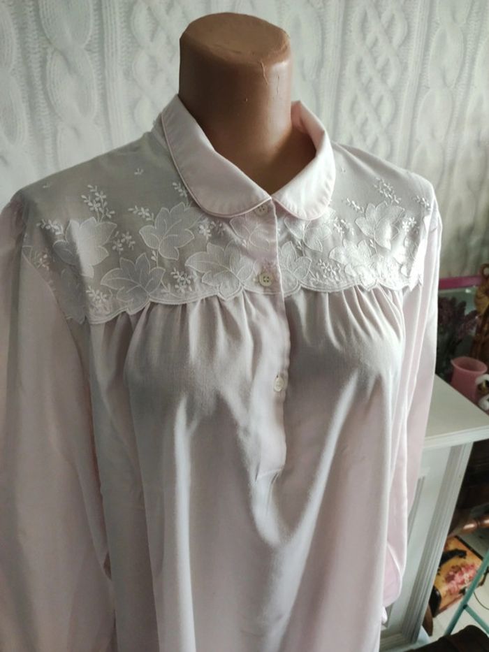 Chemise de nuit rose broderies