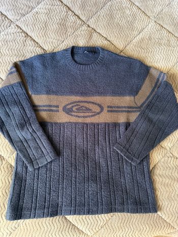 Pull QuickSilver en très bon état taille 16 ans S/M 