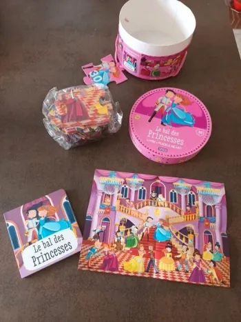 puzzle neuf le bal des princesses 30 pieces fille marque sassi avec livre et poster