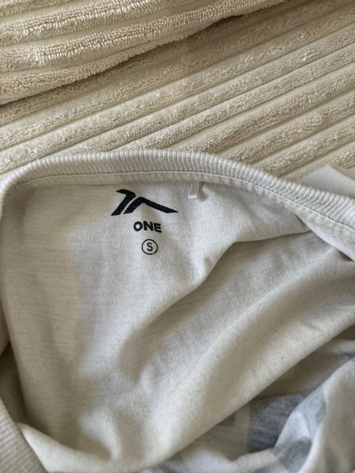 Tee shirt avec écriture - photo numéro 4