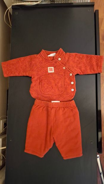 Ensemble bébé rouge 0 mois, Du pareil au même