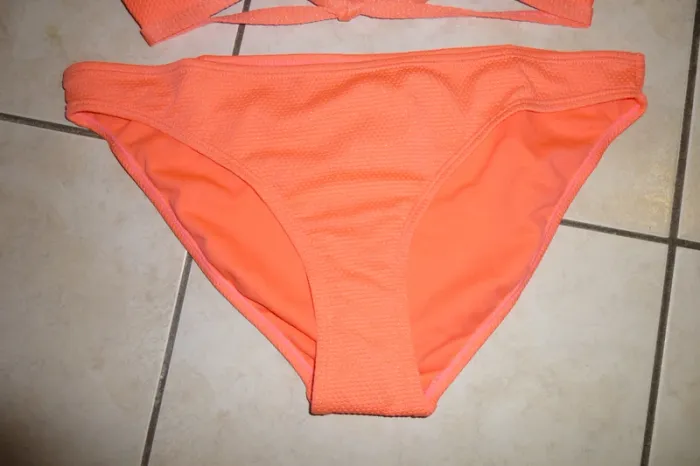 superbe maillot de bain 2 pièces rose fluo nid d'abeille taille L = 42/44 - photo numéro 2