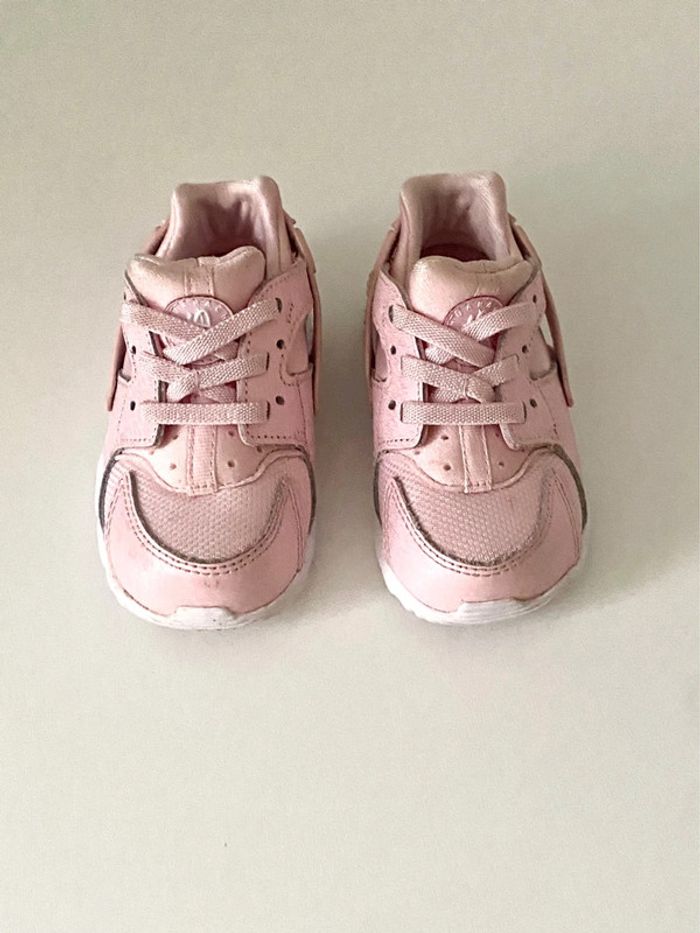 Baskets Nike taille 22/23 TBE - photo numéro 2