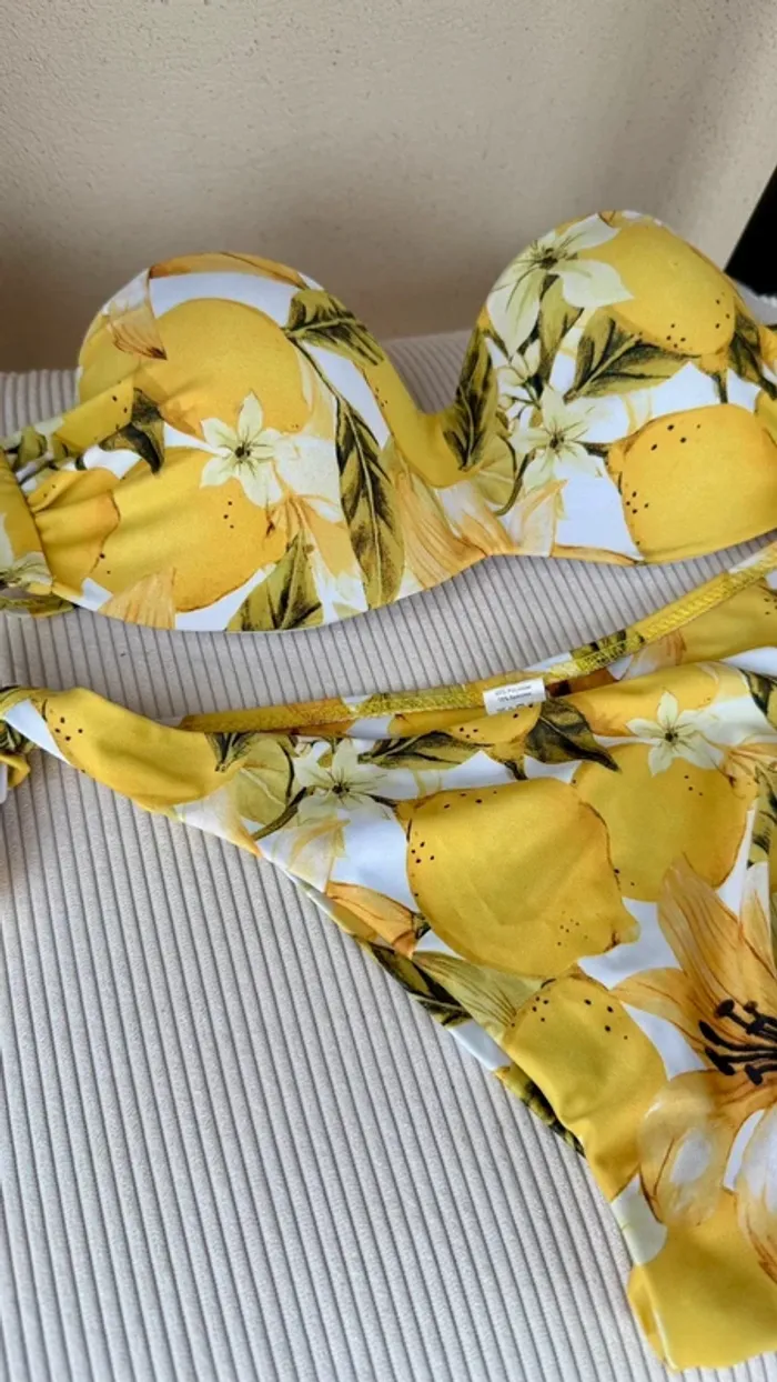 Maillot de bain deux pièces citrons S très bon état - photo numéro 2