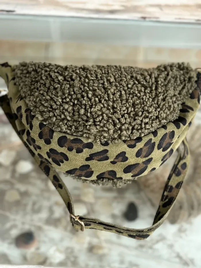 Sac demie-lune moumoute vert kaki et léopard - photo numéro 2
