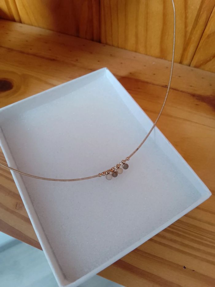 Collier minimaliste en acier inoxydable doré