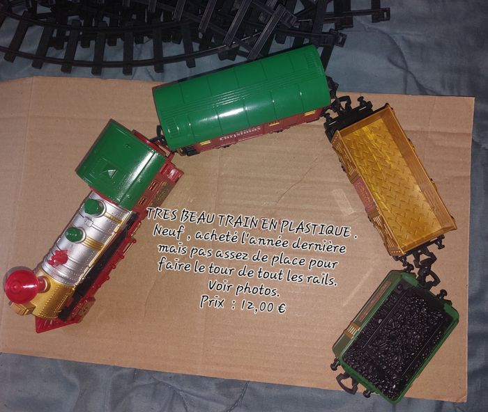 Très beau train  en  plastique , neuf - photo numéro 2