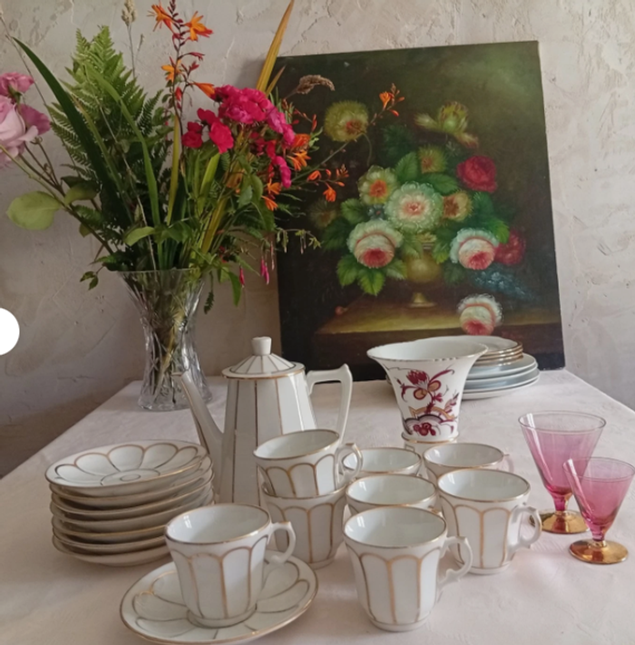 Un ensemble de 8 tasses