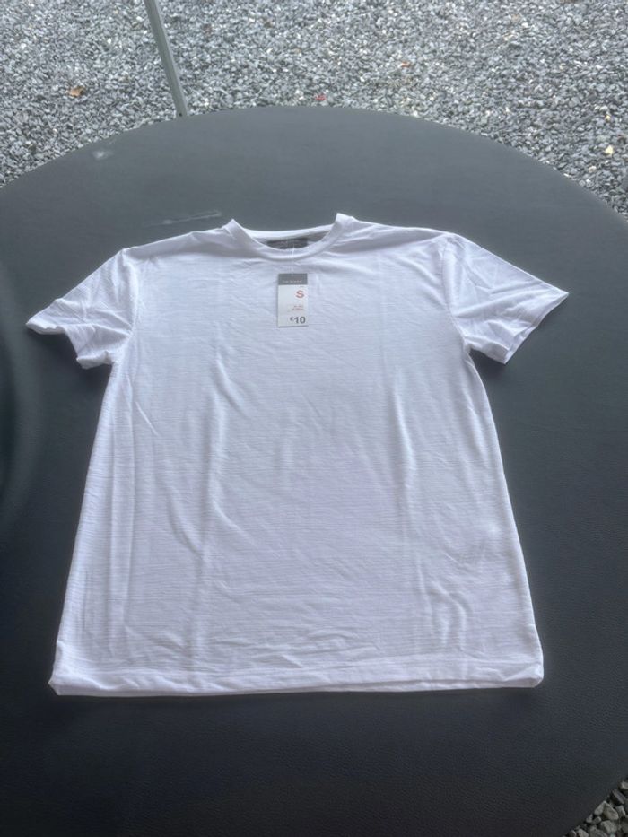 Tee shirt