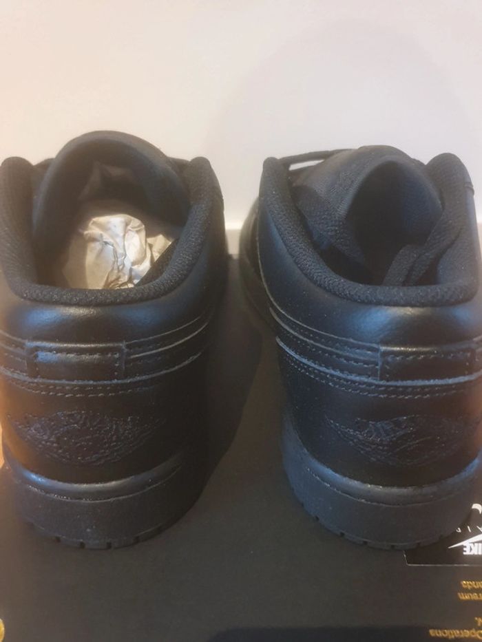 Nike Jordan 1 Low " full black"(38.5) - photo numéro 7