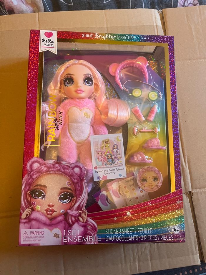 RAINBOW HIGH Junior High PJ Party Bella