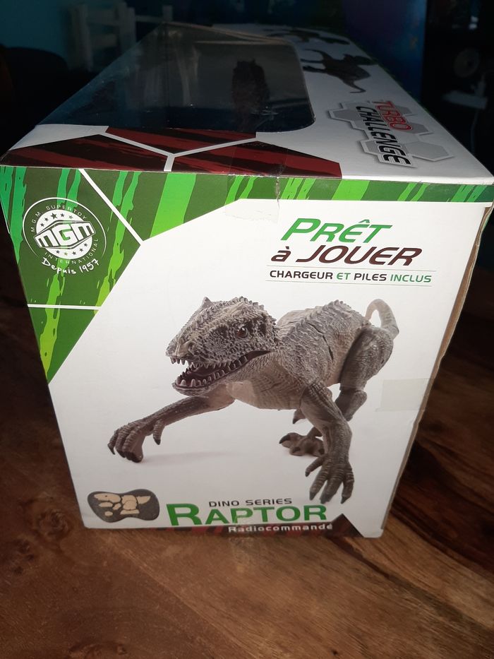 Dinosaure radiocommandé - photo numéro 2