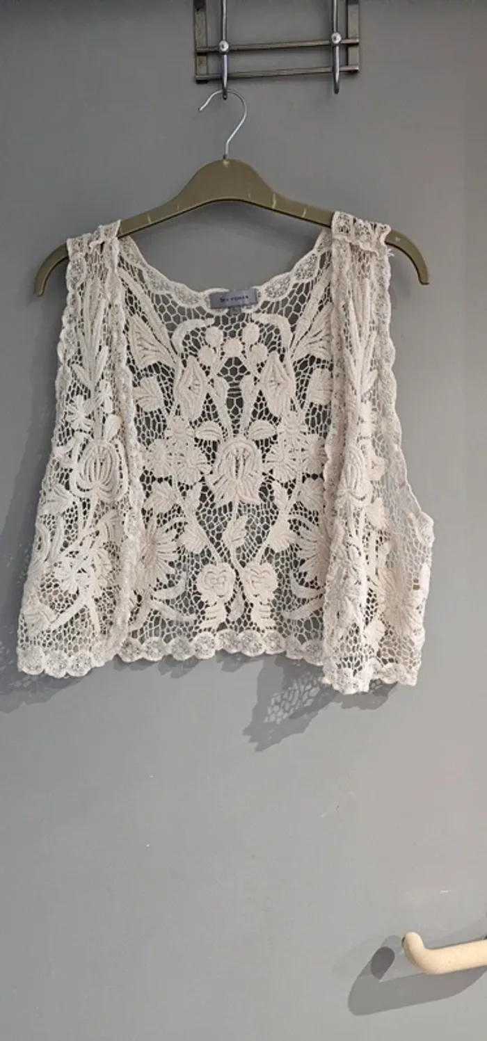 Tres joli Boléro dentelle T 40 - photo numéro 3