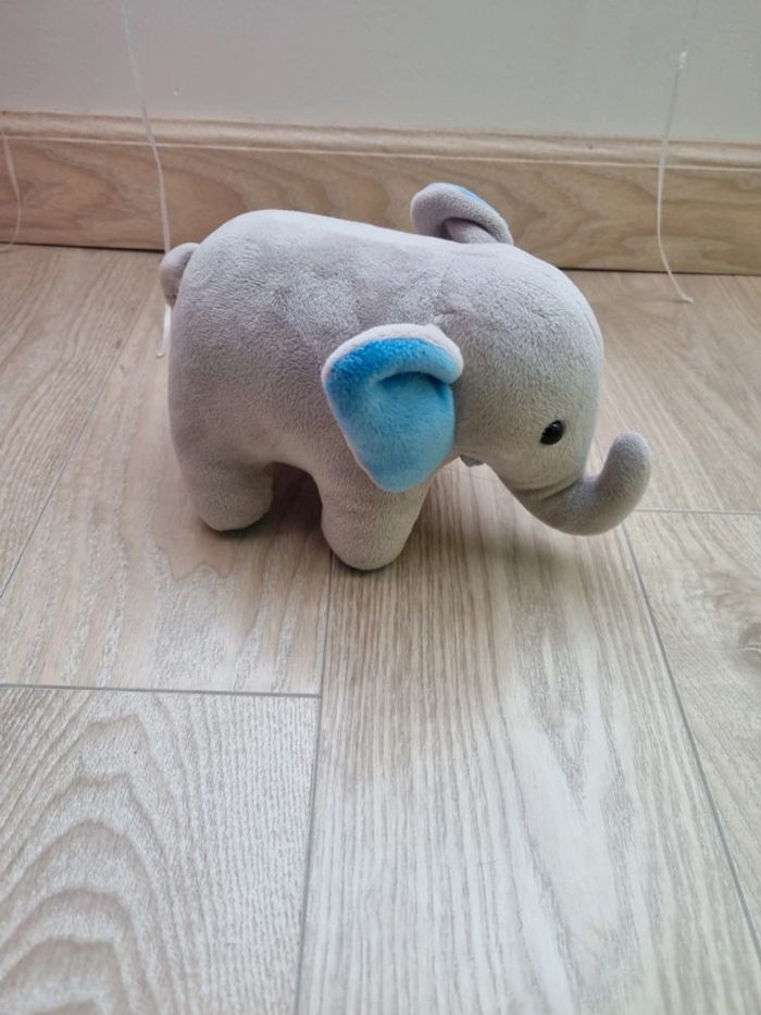 Éléphant en peluche - photo numéro 3