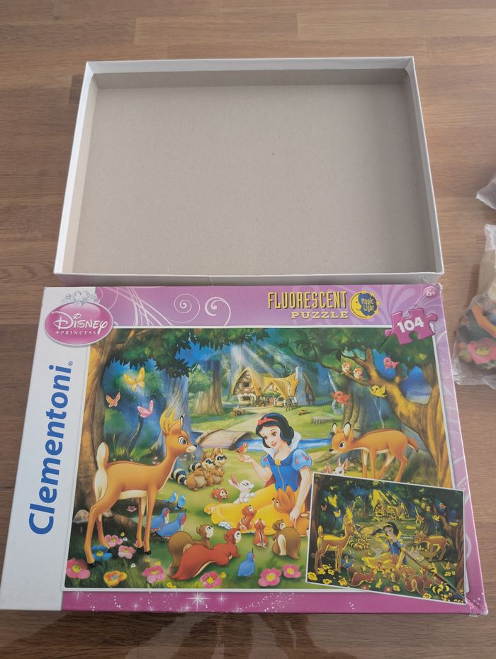 Puzzle Fluorescent Blanche neige grand format complet 104 pièces Clementoni - photo numéro 6