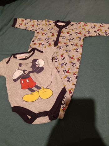 Pyjama  et body Mickey neuf