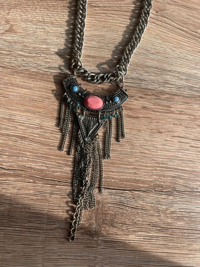 Collier argenté en chaîne et pendentif ethnique - photo numéro 2