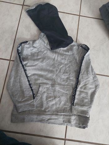 Sweat a capuche garçon 5/6 ans