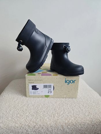 p.23 Igor Barefoot botte de pluie