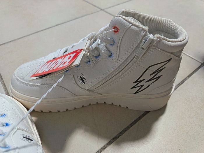 Baskets blanches Marvel neuves T36 - photo numéro 5