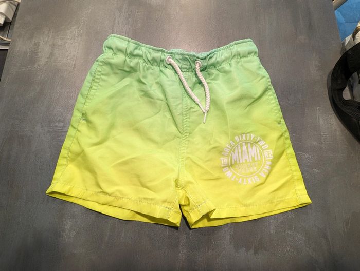 Short de bain garçon 4/6 ans comme NEUF
